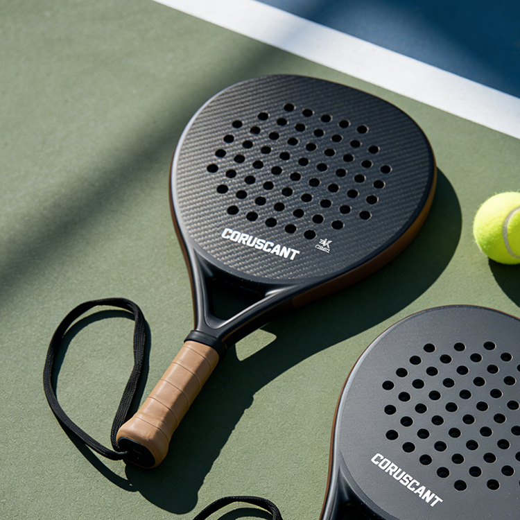 مضرب بادل متعدد الاستخدامات من - مراجعة Padel Racket Carbon وسعره
